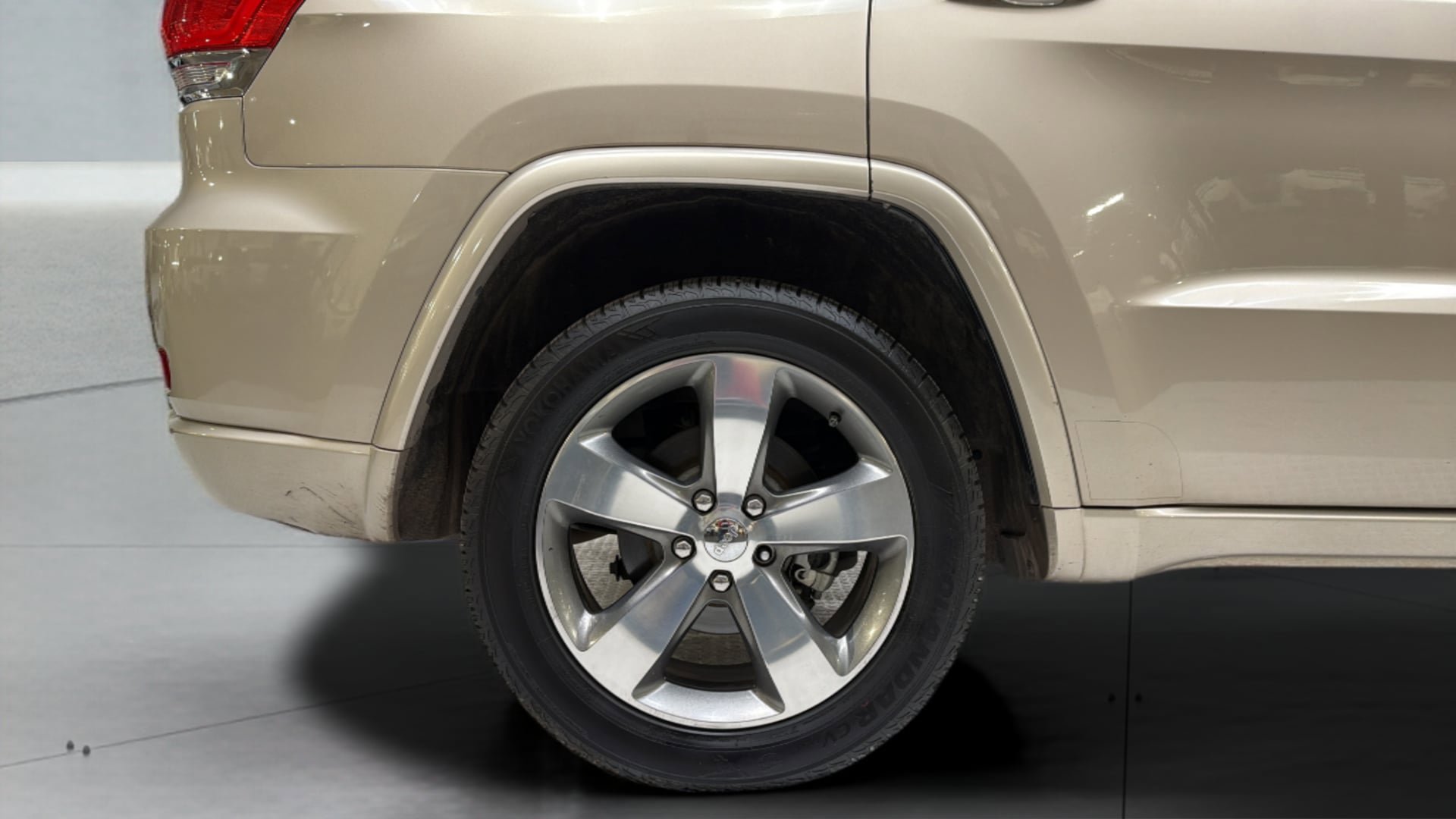 Used 2015 Jeep Grand Cherokee Overland RWD image 35