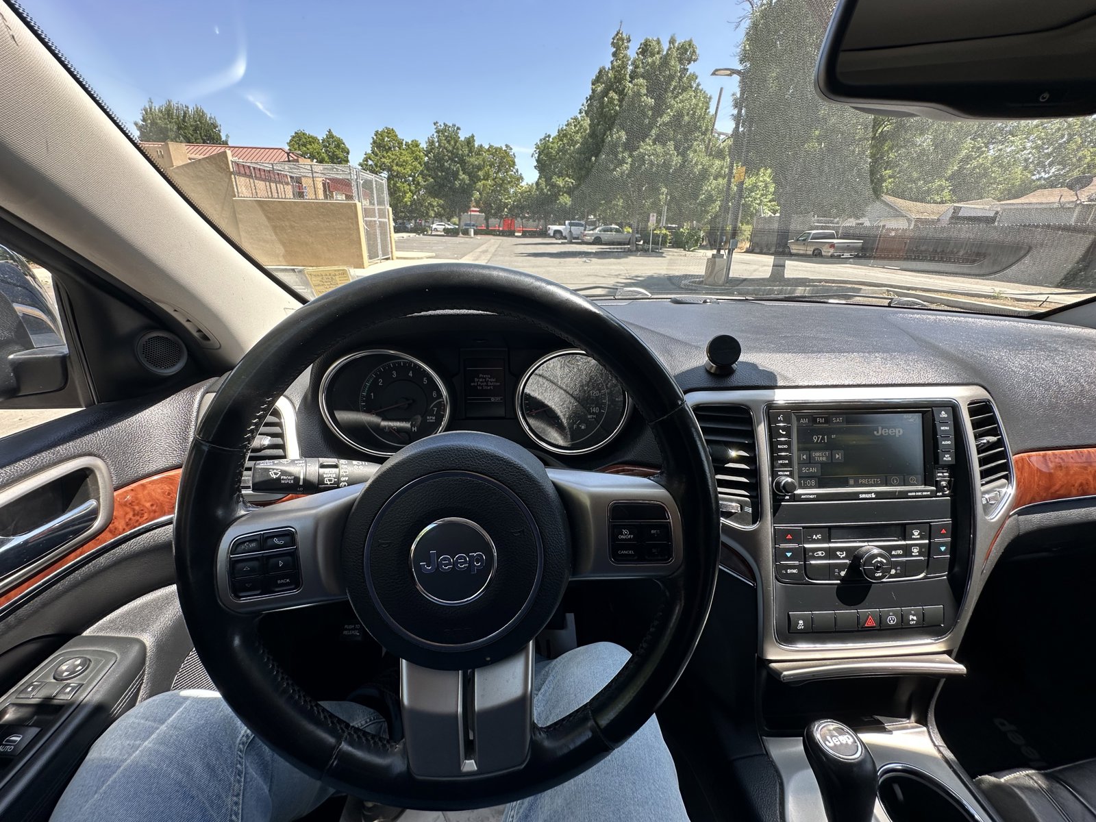 Used 2013 Jeep Grand Cherokee Limited AWD/4WD image 17