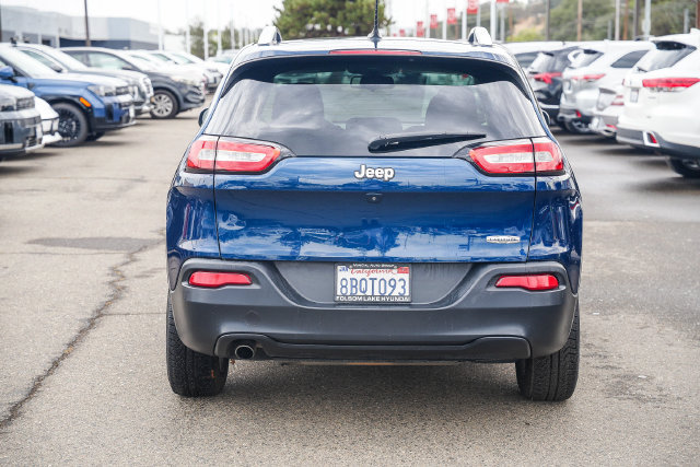 Used 2018 Jeep Cherokee Latitude FWD image 3