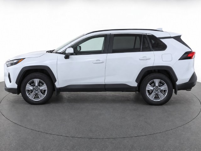Used 2025 Toyota RAV4 XLE AWD/4WD image 5