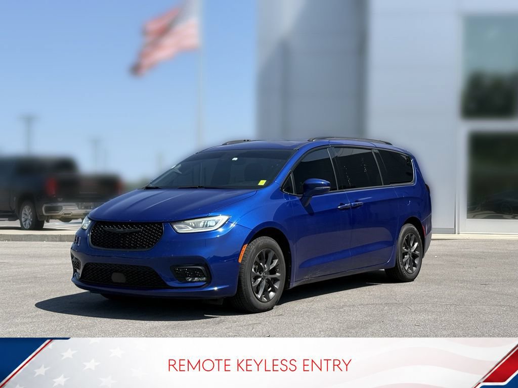 Used 2021 Chrysler Pacifica Touring w/ S Appearance Package FWD image 4