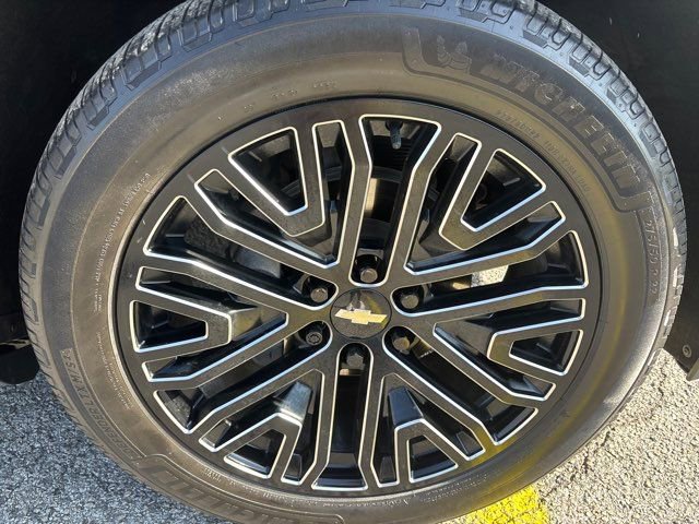 Used 2021 Chevrolet Suburban High Country image 9