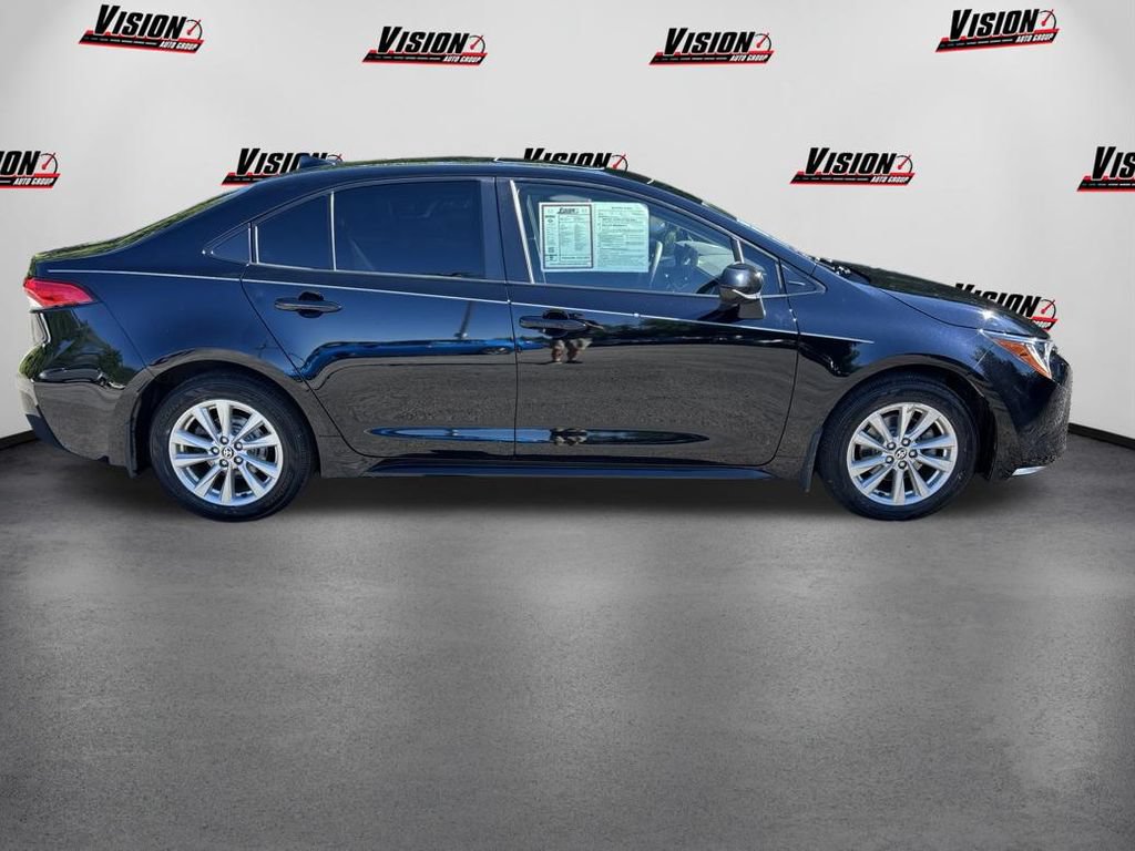 Used 2023 Toyota Corolla LE w/ LE Premium Package FWD image 4