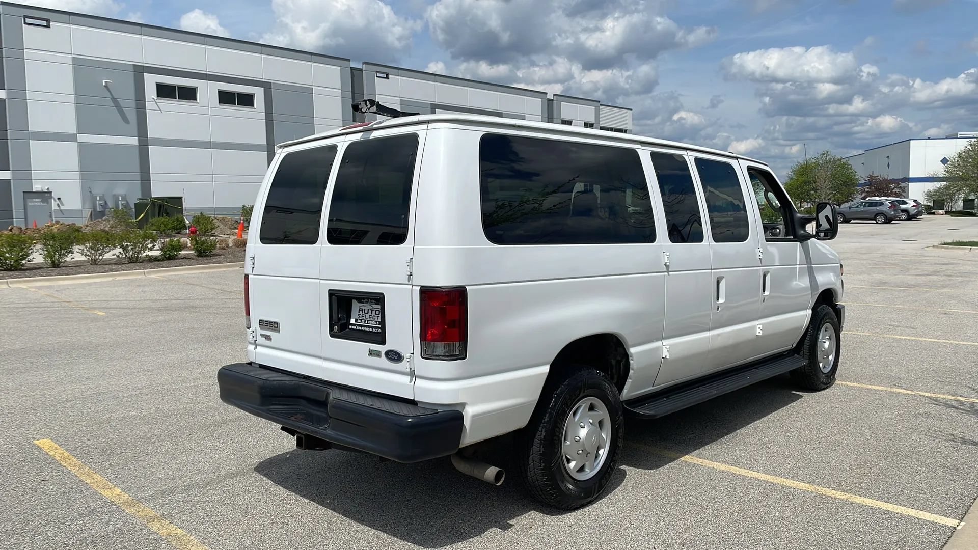 Used 2013 Ford E-350 and Econoline 350 Super Duty w/ Crew Van Pkg RWD image 5