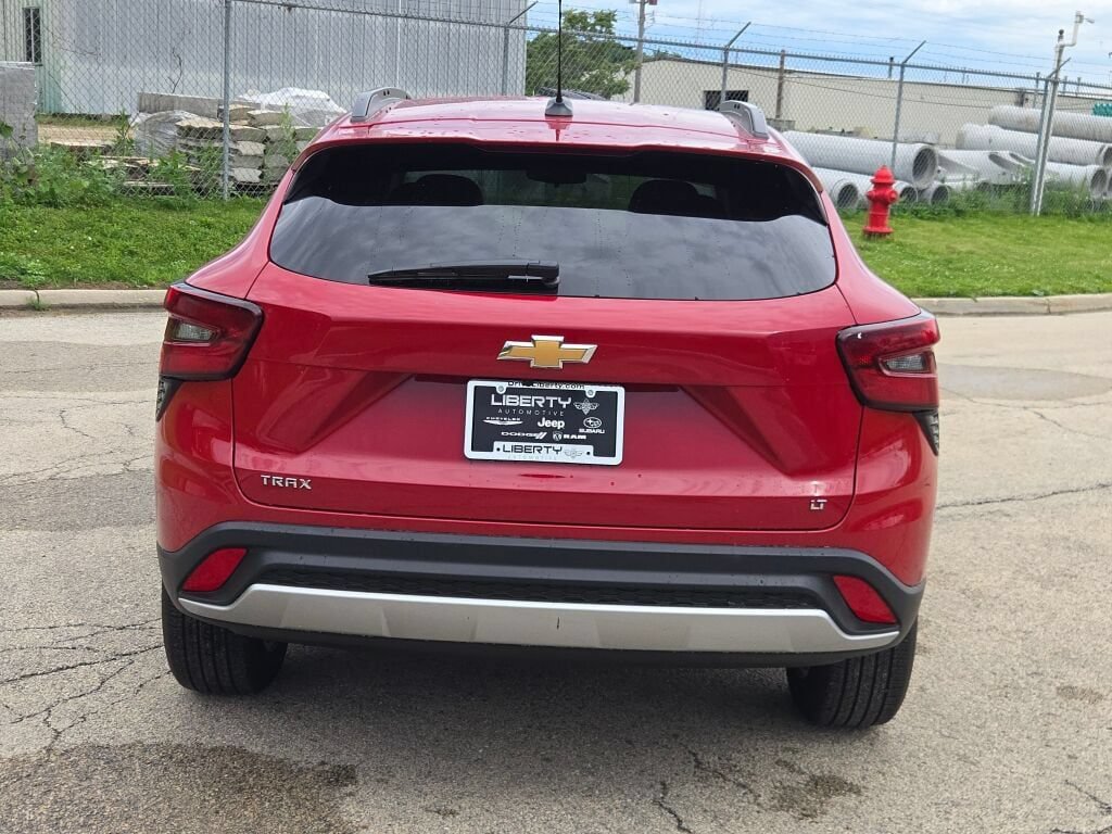 Used 2026 Chevrolet Trax LT w/ LT Convenience Package FWD image 12