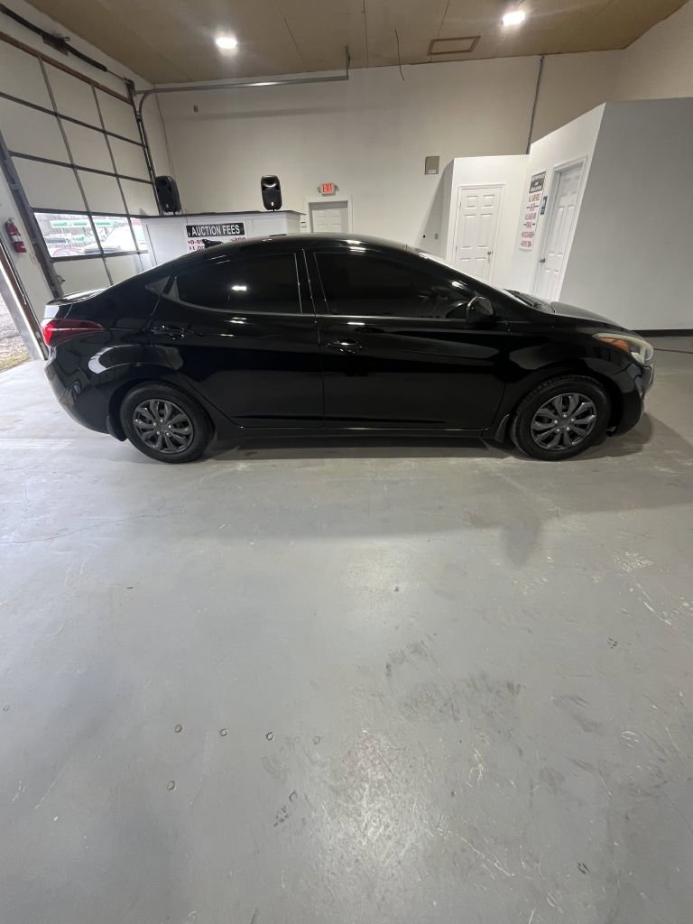Used 2016 Hyundai Elantra SE image 1