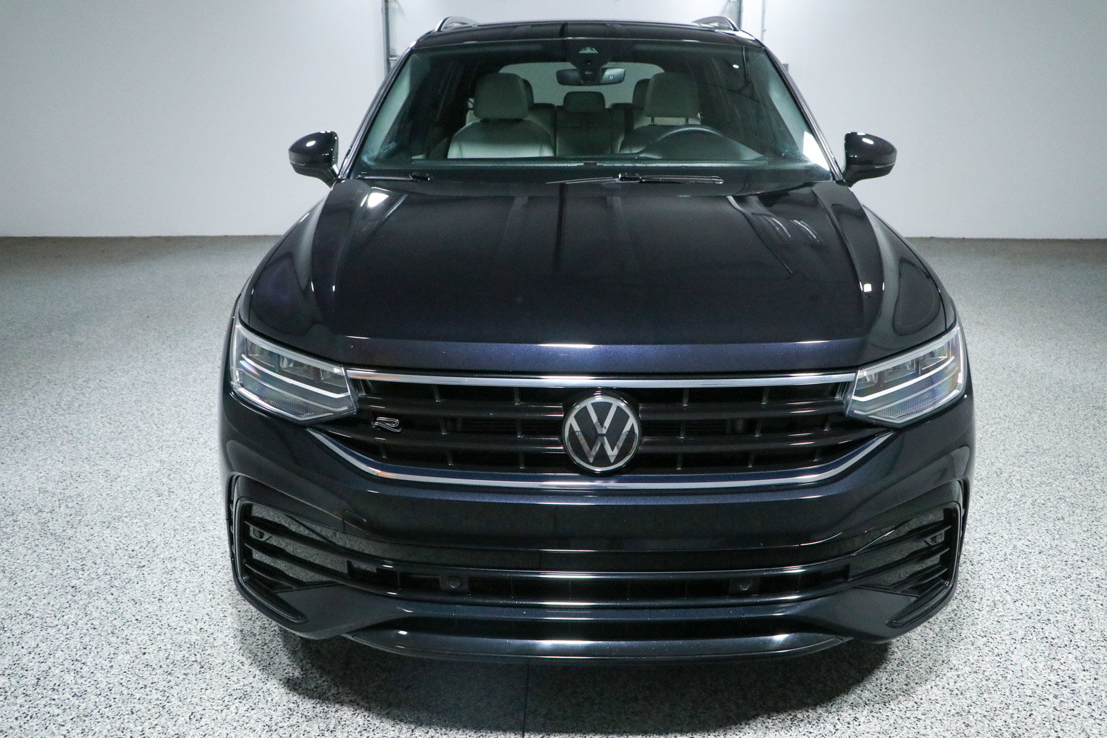 Used 2023 Volkswagen Tiguan SE R-Line FWD image 4