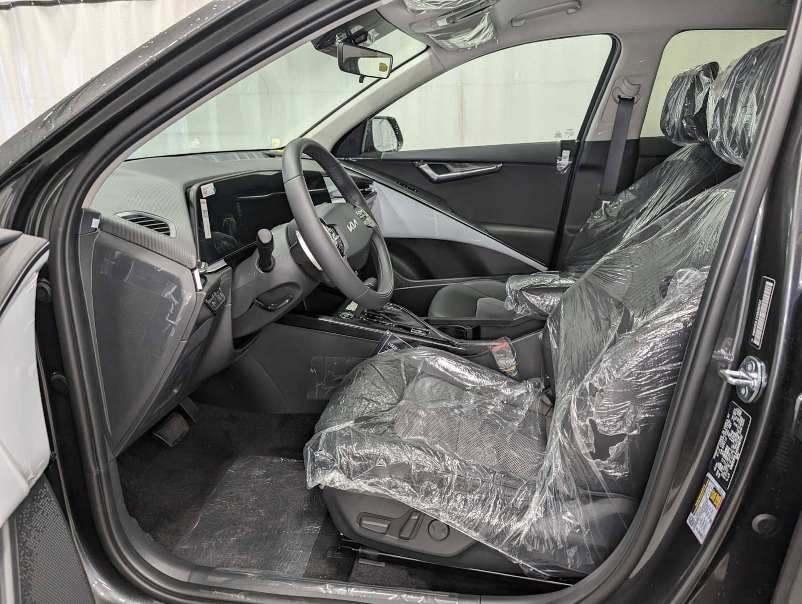 New 2025 Kia Niro EX image 4