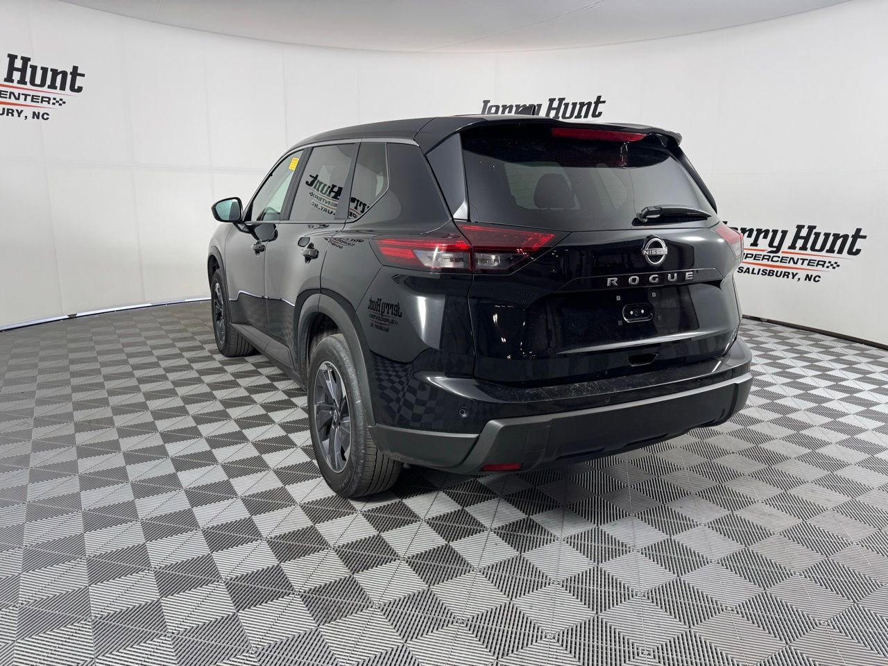 Used 2025 Nissan Rogue SV image 10
