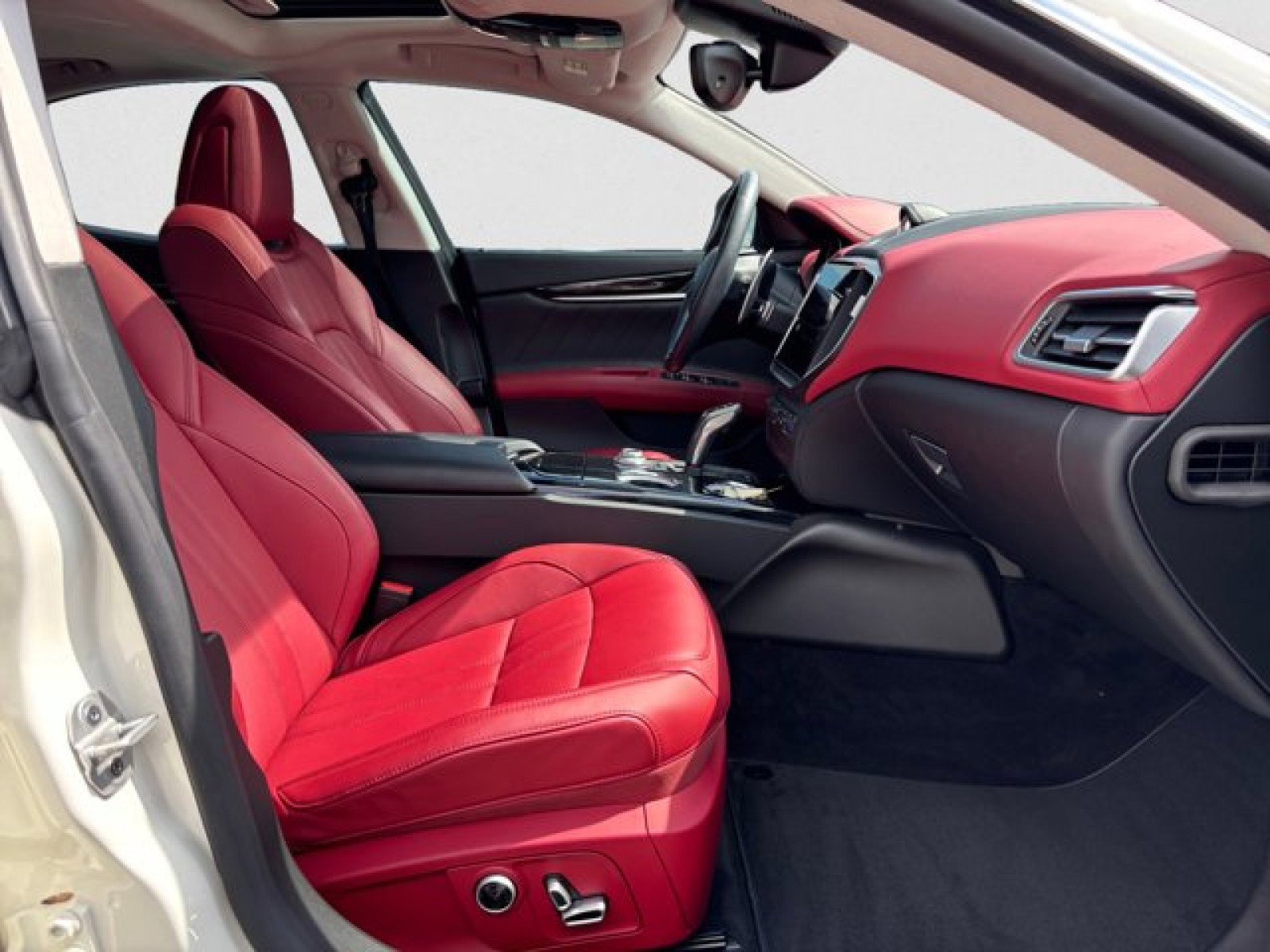 Used 2021 Maserati Ghibli S GranSport image 21