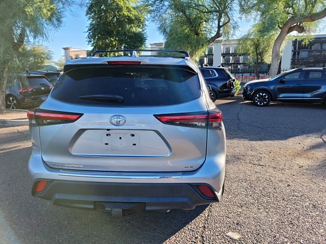 Used 2022 Toyota Highlander XLE FWD image 12