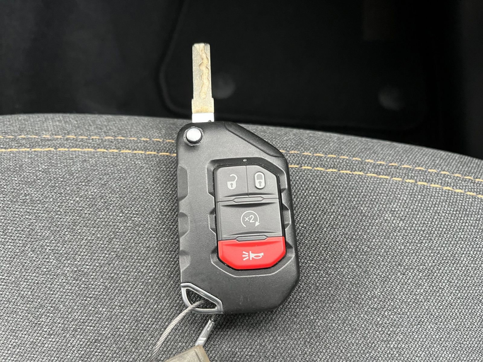 Used 2025 Jeep Wrangler Sahara image 22