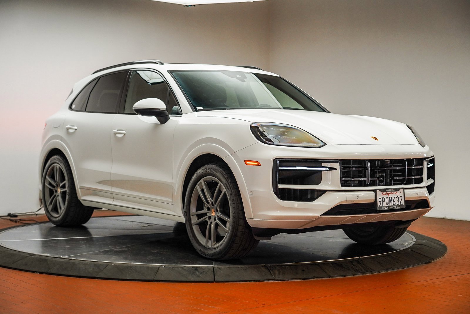 Used 2025 Porsche Cayenne image 8