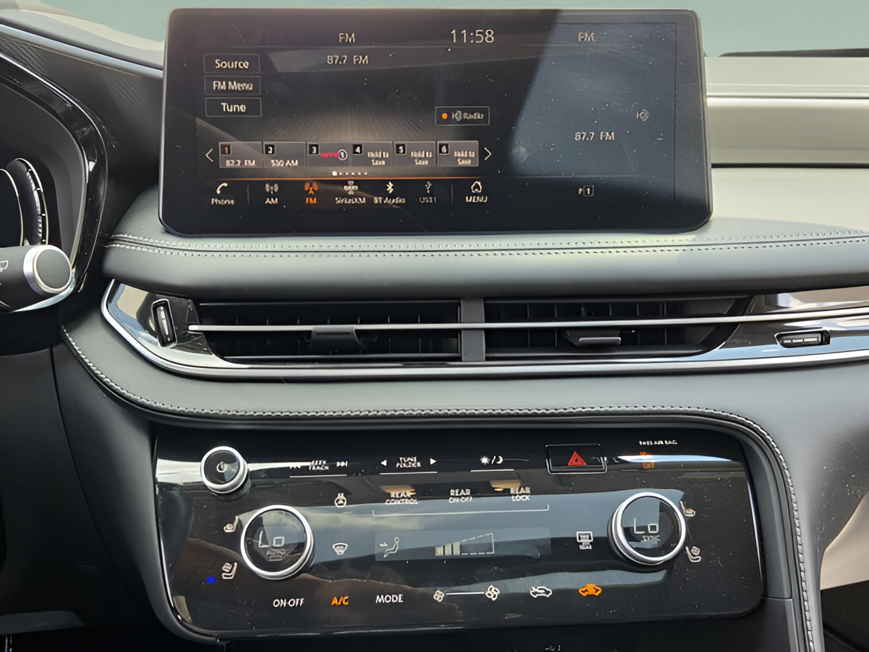 Used 2023 INFINITI QX60 Luxe w/ Cargo Package FWD image 17