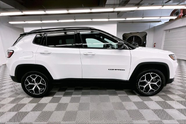 Used 2024 Jeep Compass Limited AWD/4WD image 15