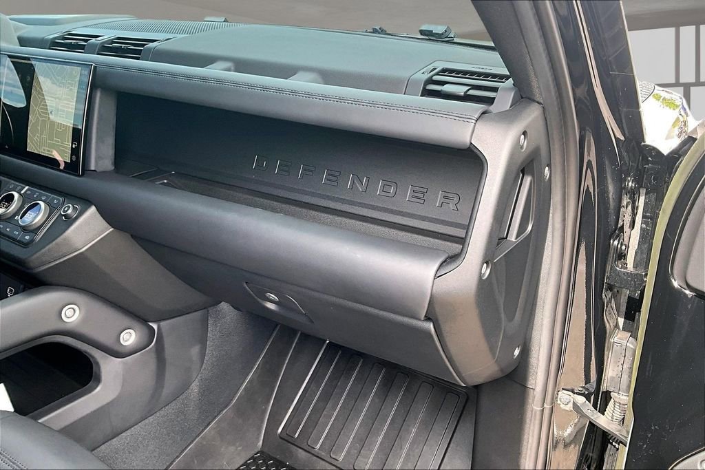 Used 2023 Land Rover Defender 110 V8 image 16