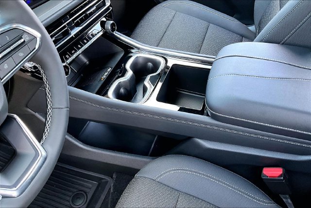 New 2027 Chevrolet Traverse LT w/ Driver Confidence Package FWD image 8