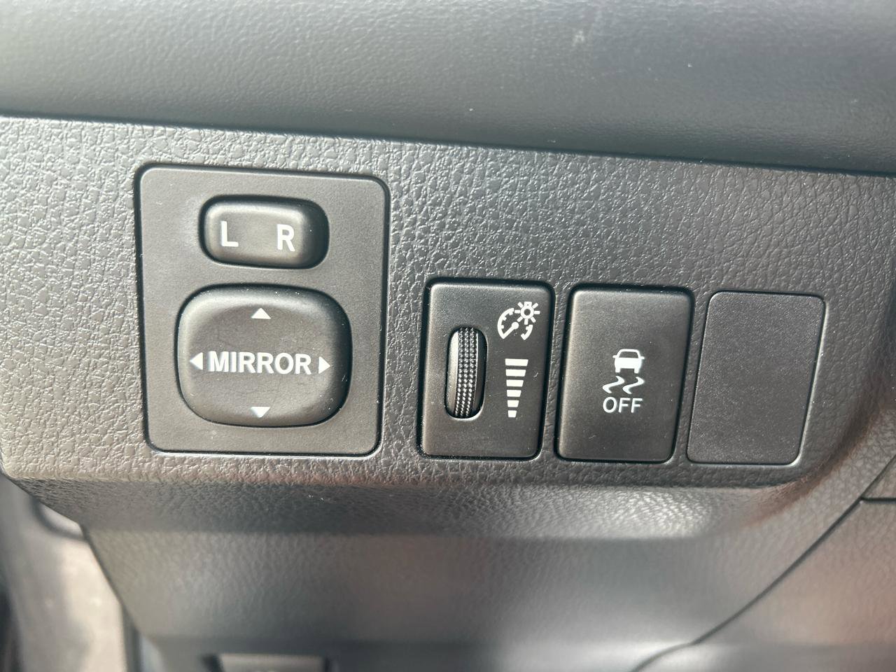 Used 2014 Toyota RAV4 XLE AWD/4WD image 9