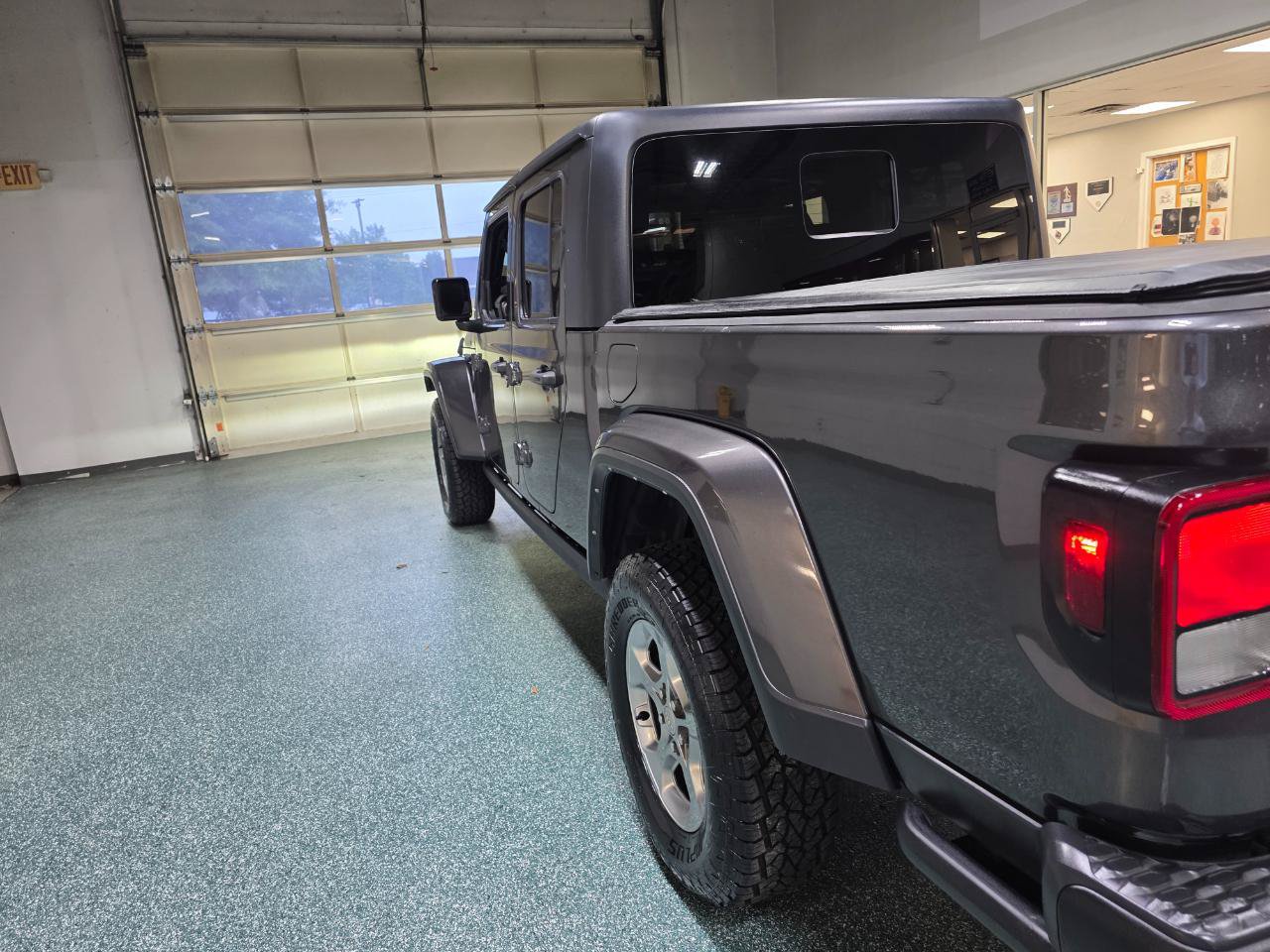 Used 2021 Jeep Gladiator Sport AWD/4WD image 10