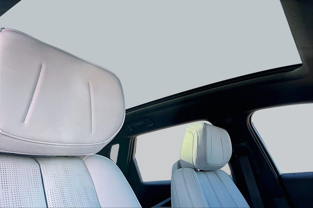 Certified 2024 Cadillac Lyriq Luxury AWD/4WD image 17
