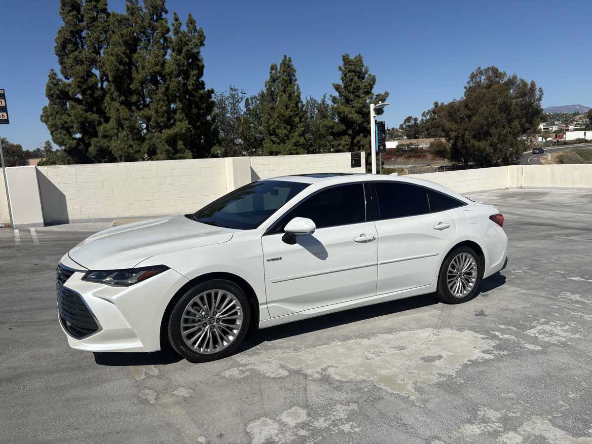 Used 2020 Toyota Avalon Limited w/ Advanced Safety Package FWD image 2