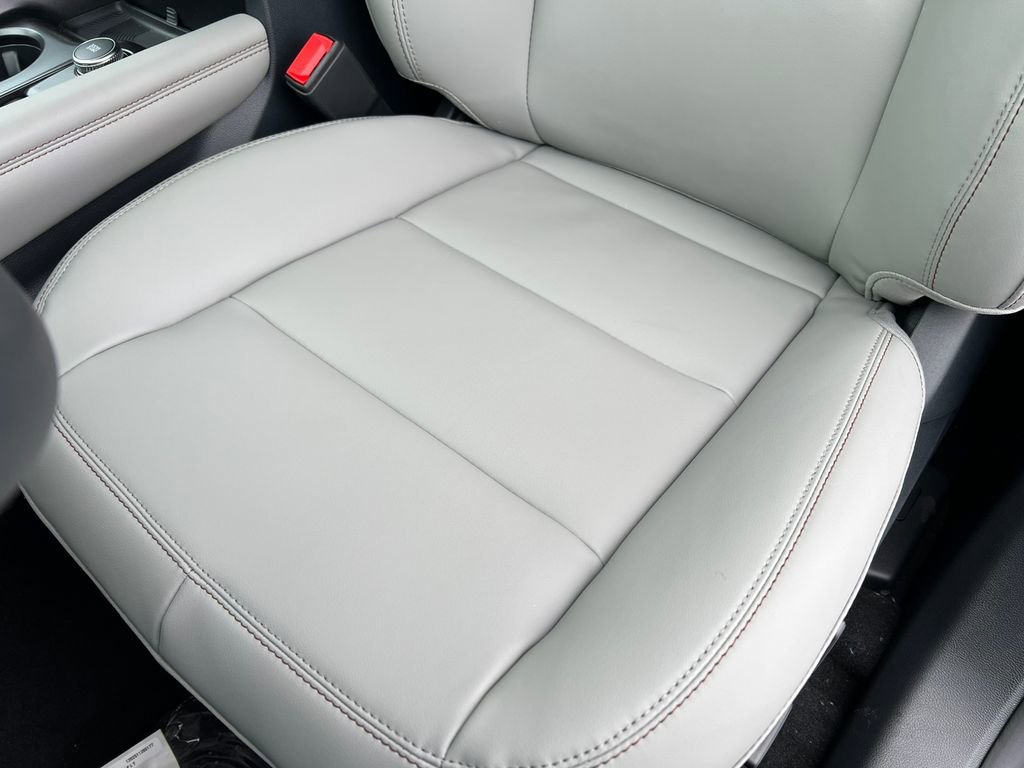 Used 2026 Ford Explorer Active w/ Active Comfort Package image 12