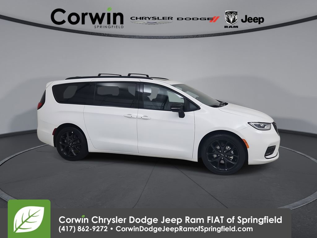 Used 2025 Chrysler Pacifica Limited