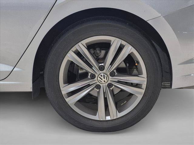 Used 2019 Volkswagen Jetta R-Line w/ R-Line Cold Weather Package FWD image 5