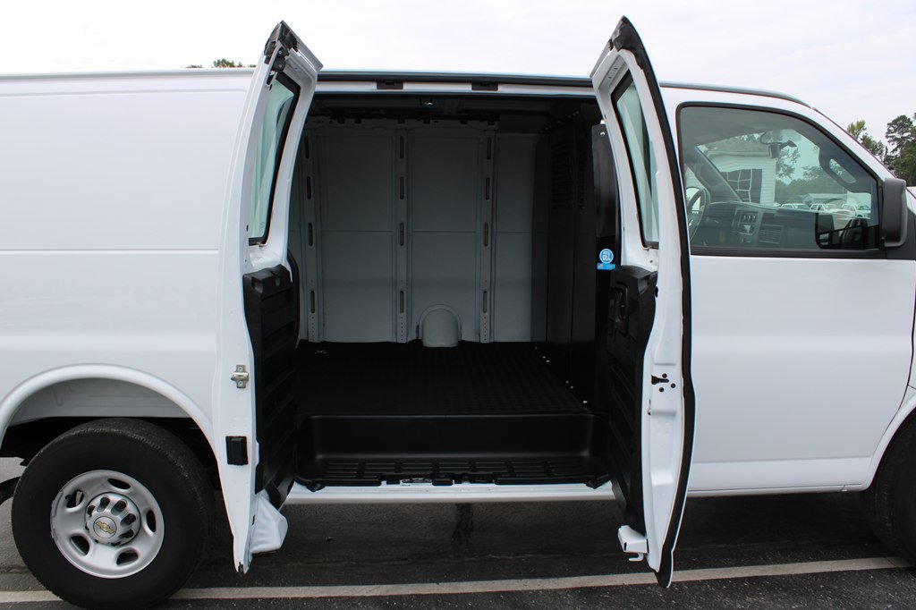 Used 2025 Chevrolet Express 2500 w/ Driver Convenience Package RWD image 9