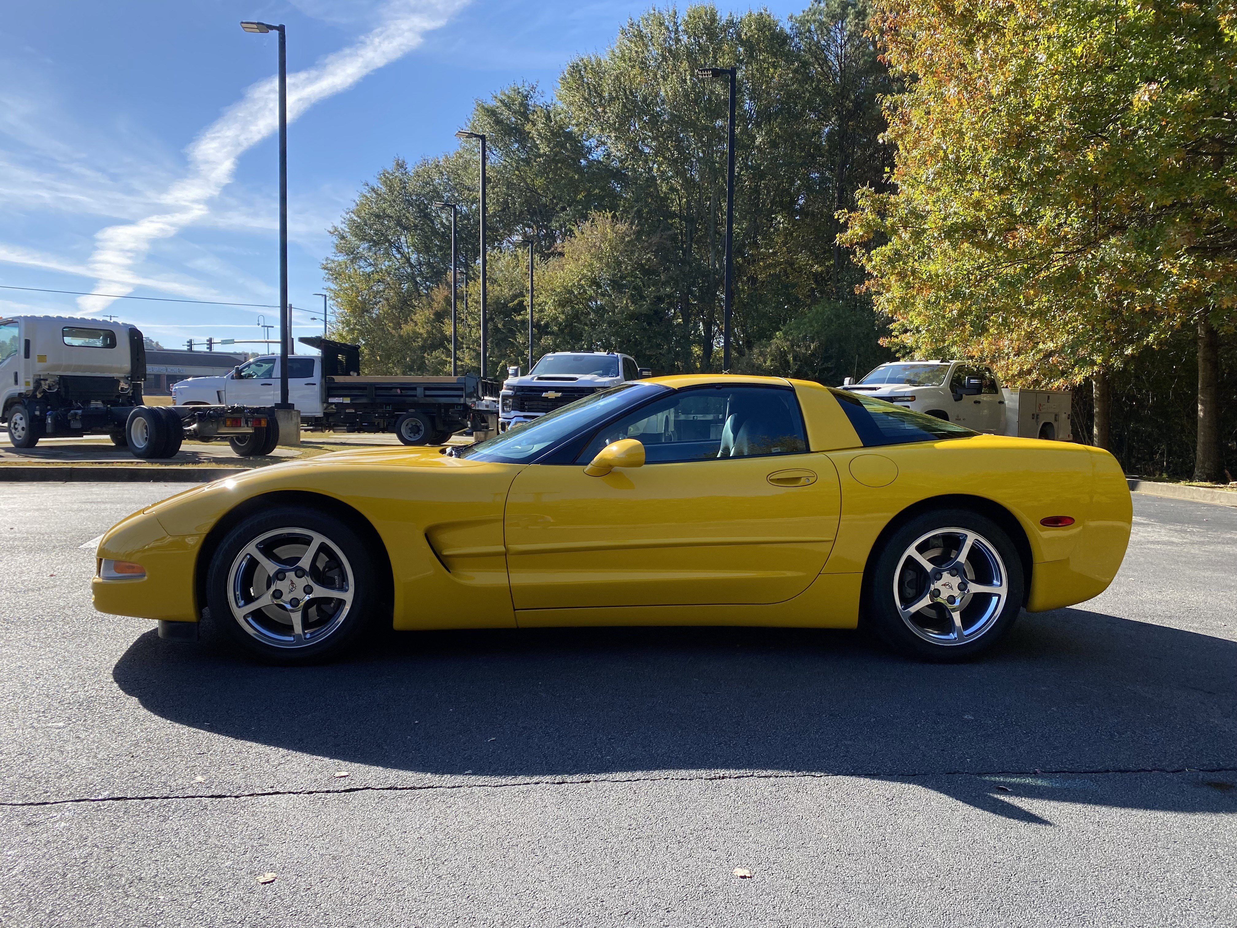 Used 2002 Chevrolet Corvette Coupe w/ Preferred Equipment Group2 image 6