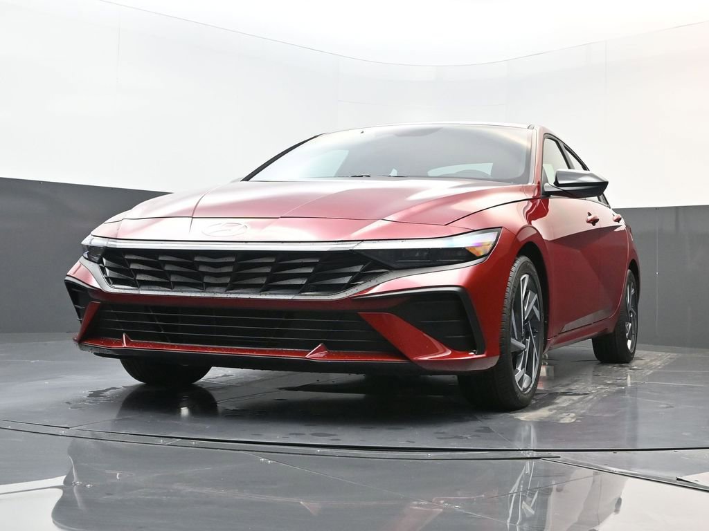 Certified 2025 Hyundai Elantra Sport image 20