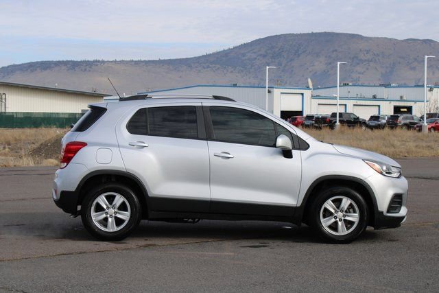 Used 2022 Chevrolet Trax LT w/ LT Convenience Package image 7