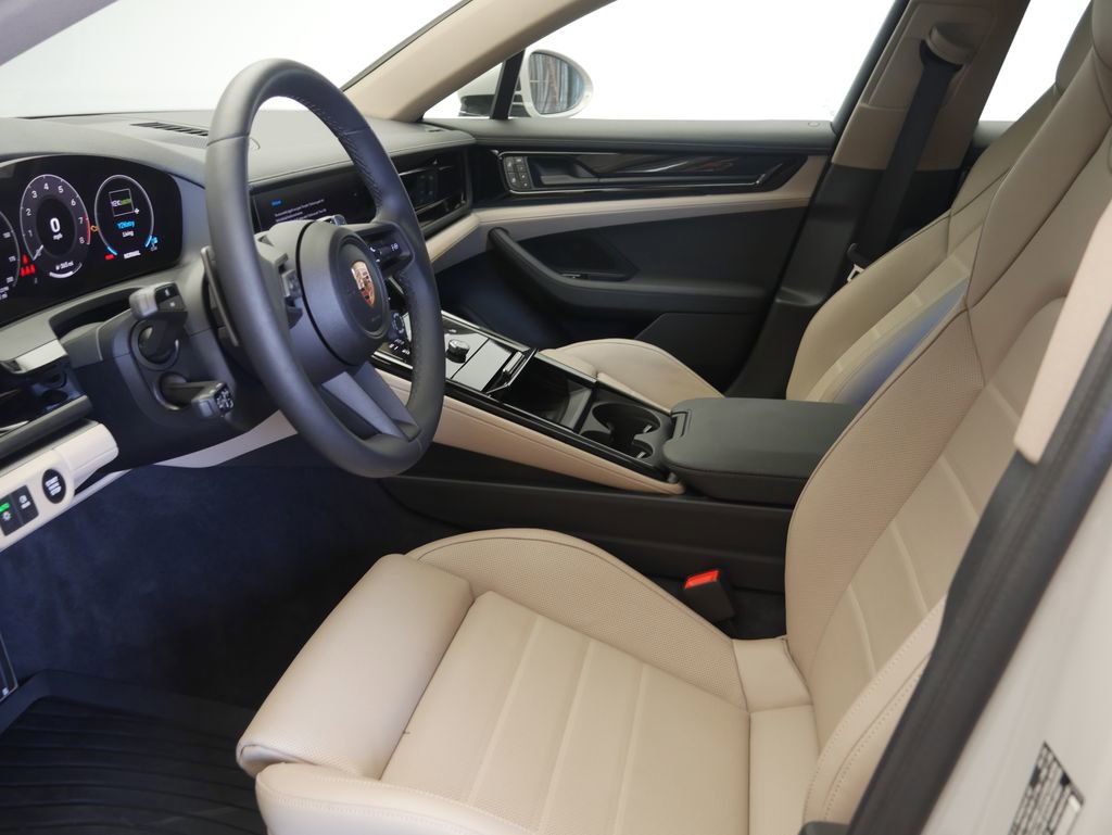 Certified 2025 Porsche Panamera 4 AWD/4WD image 5