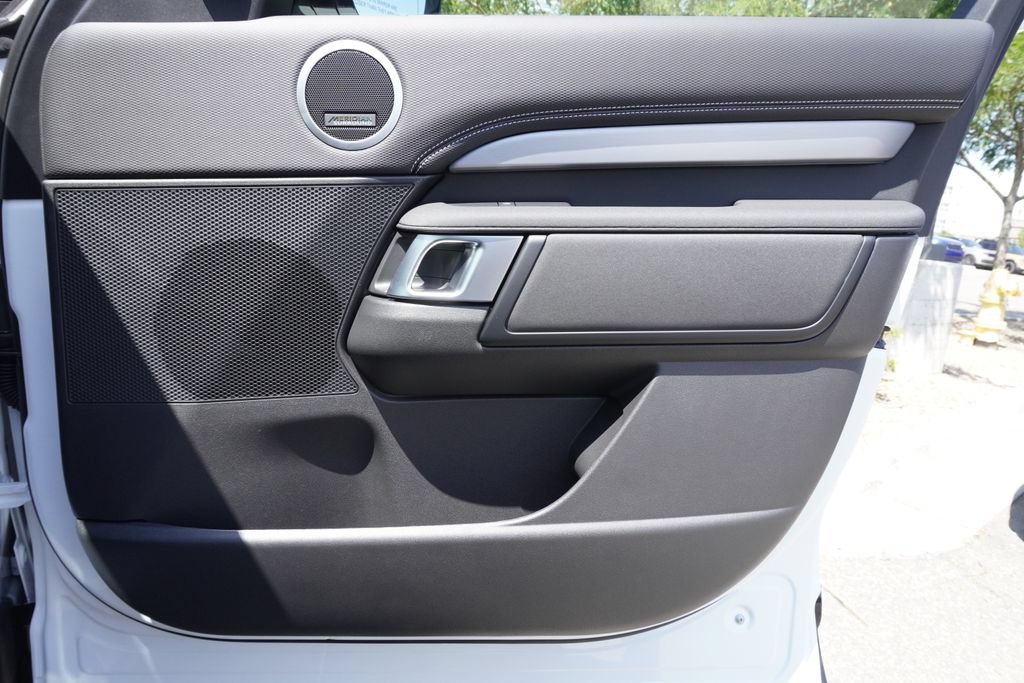 New 2026 Land Rover Discovery Dynamic SE AWD/4WD image 21