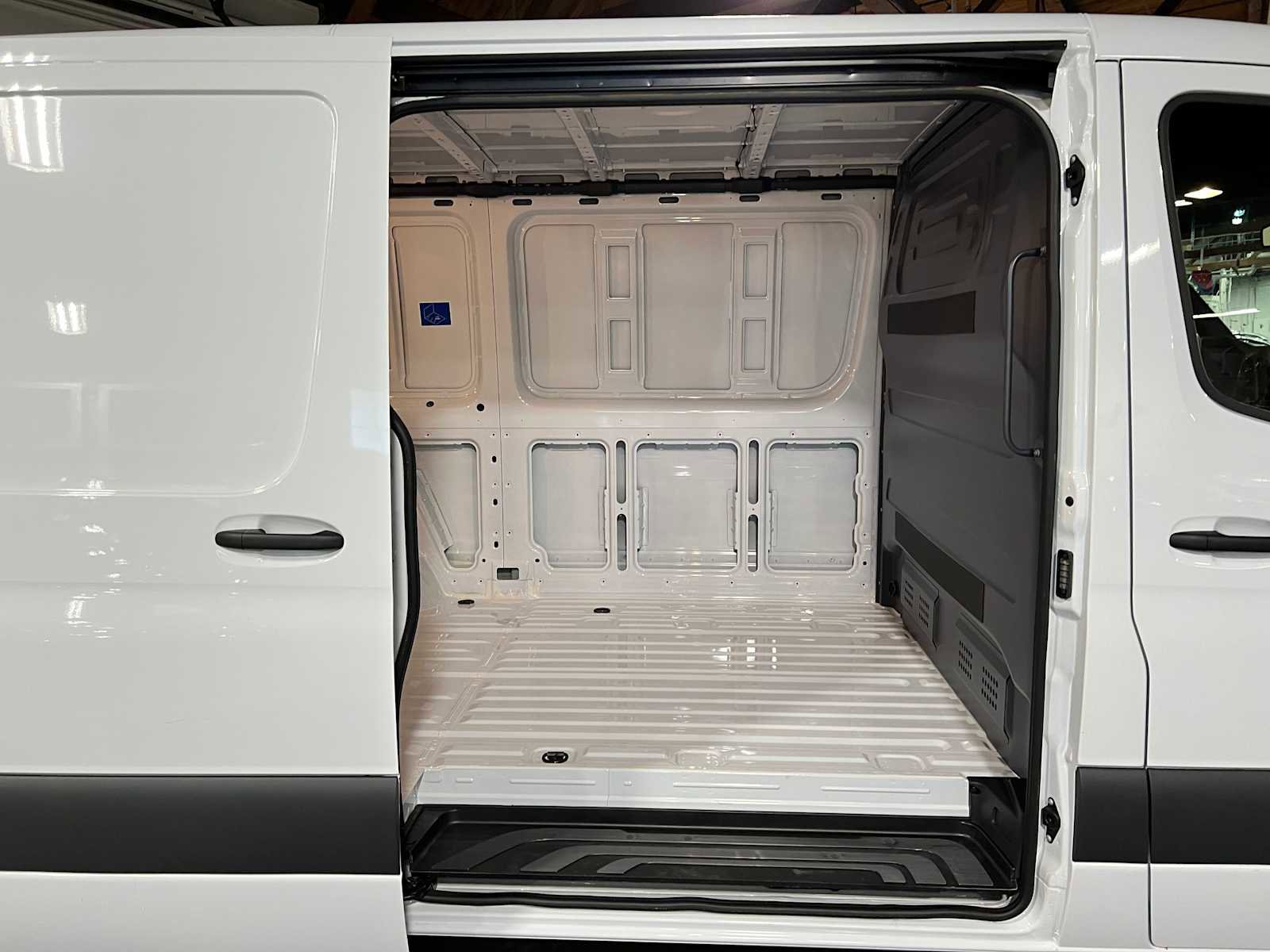 Used 2025 Mercedes-Benz Sprinter 2500 image 13