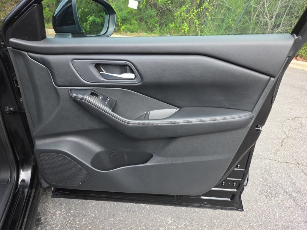 Certified 2025 Nissan Rogue SV FWD image 38