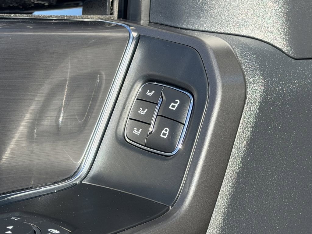 Used 2025 Ford F150 Lariat w/ Equipment Group 502A High AWD/4WD image 17