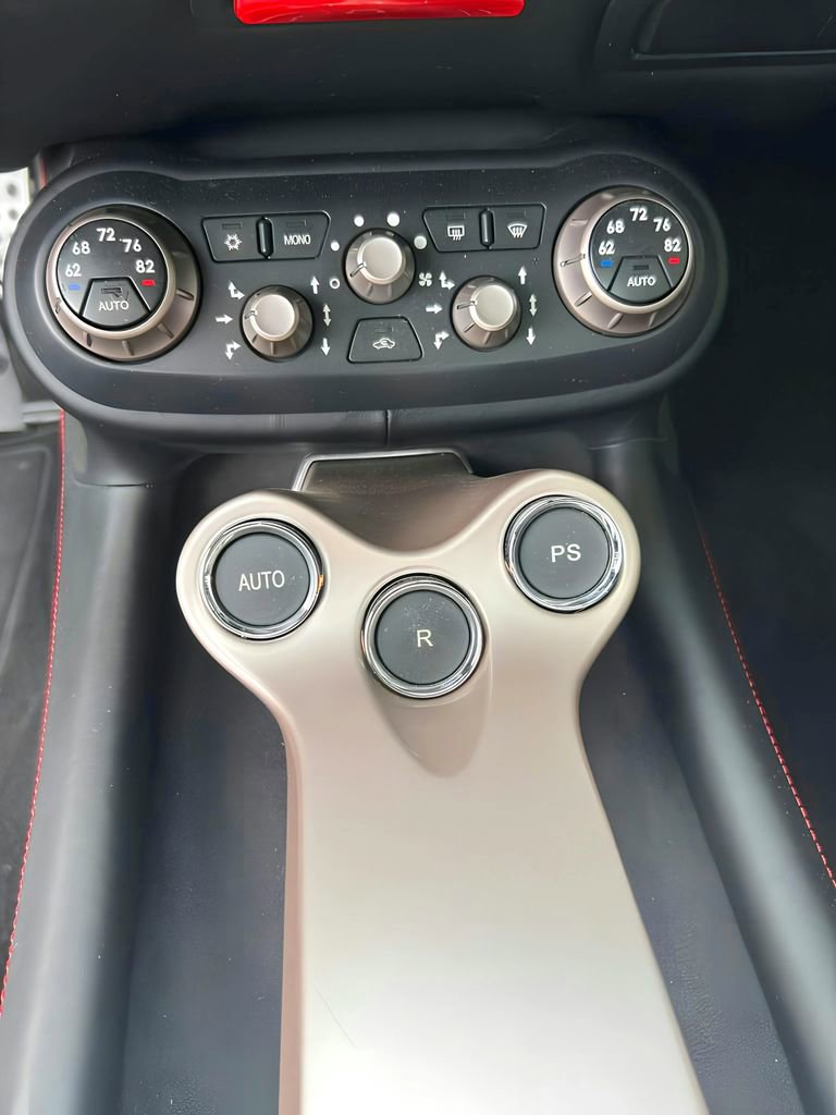 Used 2014 Ferrari California image 8