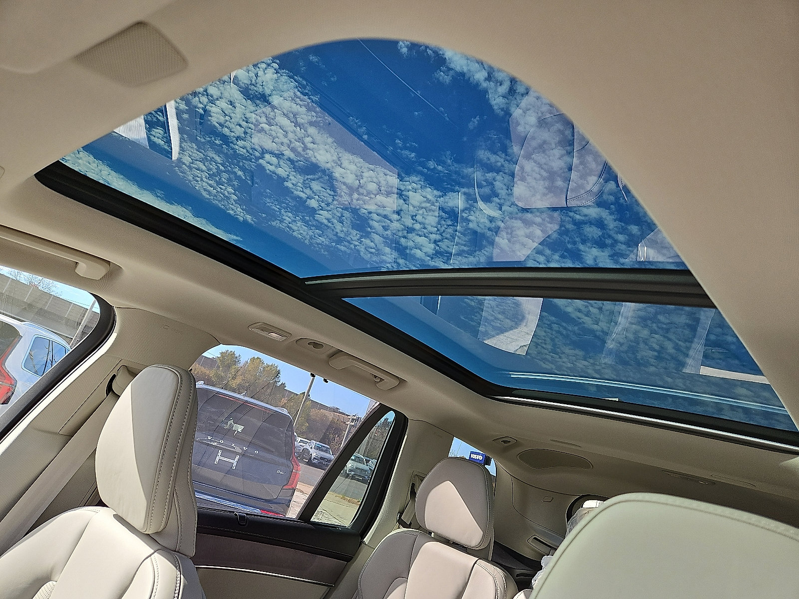 New 2026 Volvo XC90 B6 Ultra w/ Protection Package image 12