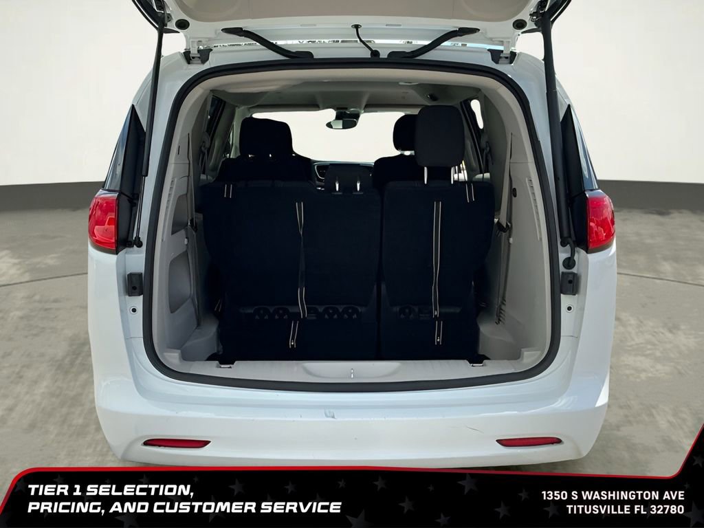 Used 2023 Chrysler Voyager LX FWD image 16