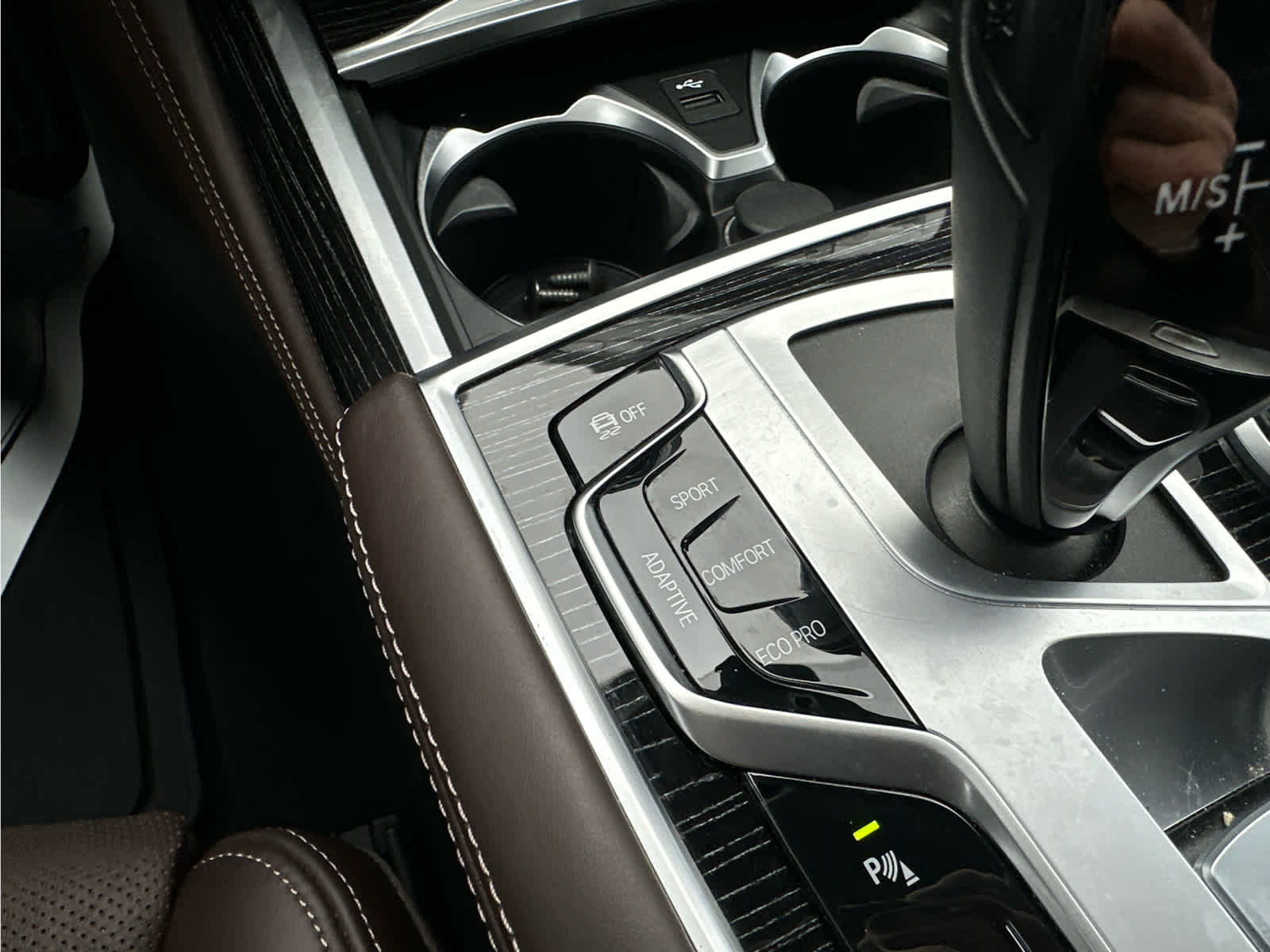 Used 2022 BMW 750i xDrive image 38