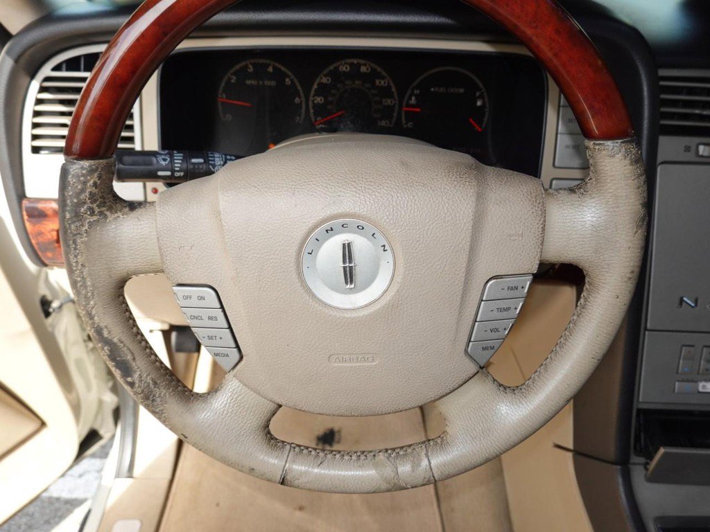 Used 2005 Lincoln Navigator Luxury image 13