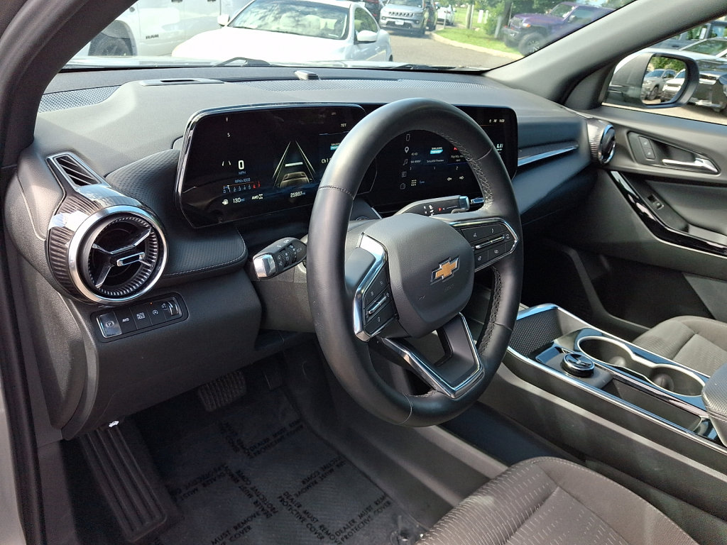 Used 2026 Chevrolet Equinox LT AWD/4WD image 25
