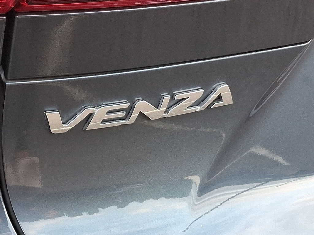 Used 2022 Toyota Venza LE AWD/4WD image 30