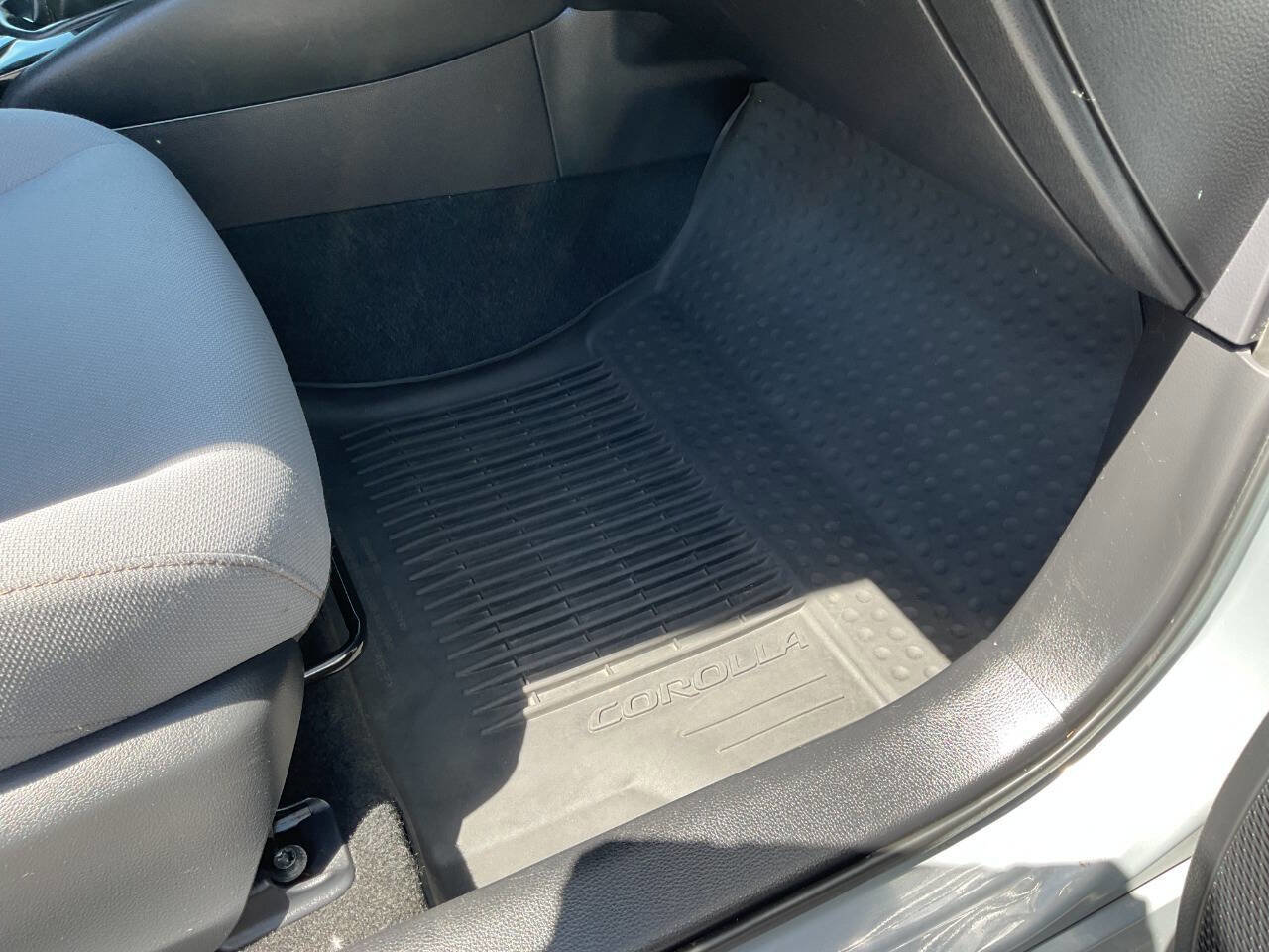 Used 2022 Toyota Corolla SE FWD image 43
