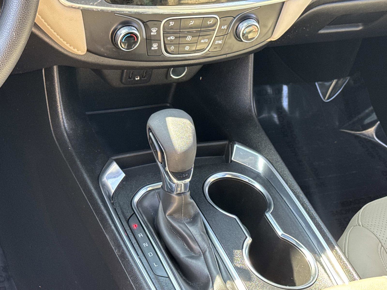 Used 2023 Chevrolet Traverse LS image 4