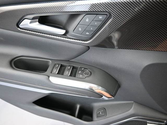 New 2025 Chevrolet Traverse High Country FWD image 38