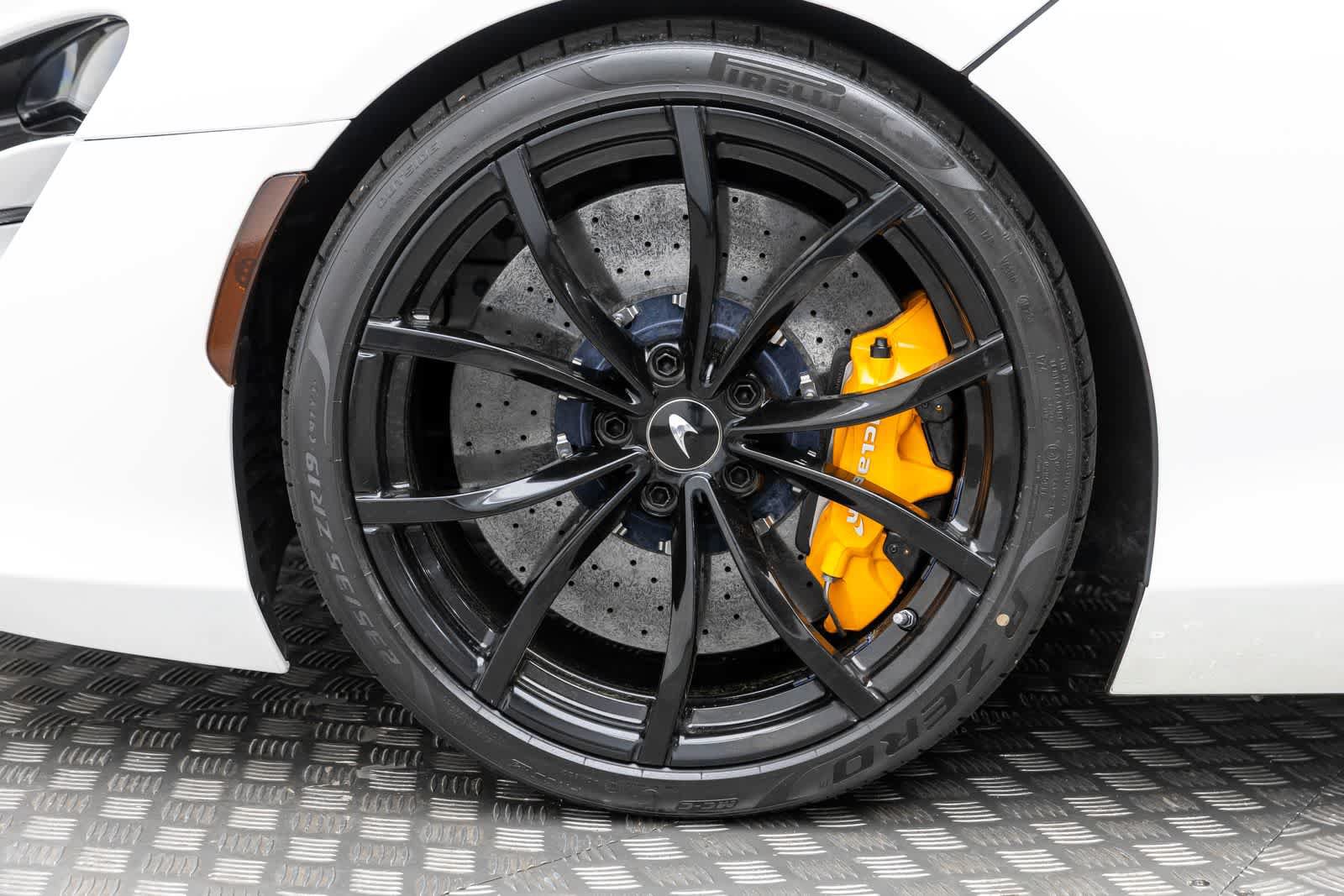 Used 2023 McLaren Artura RWD image 8