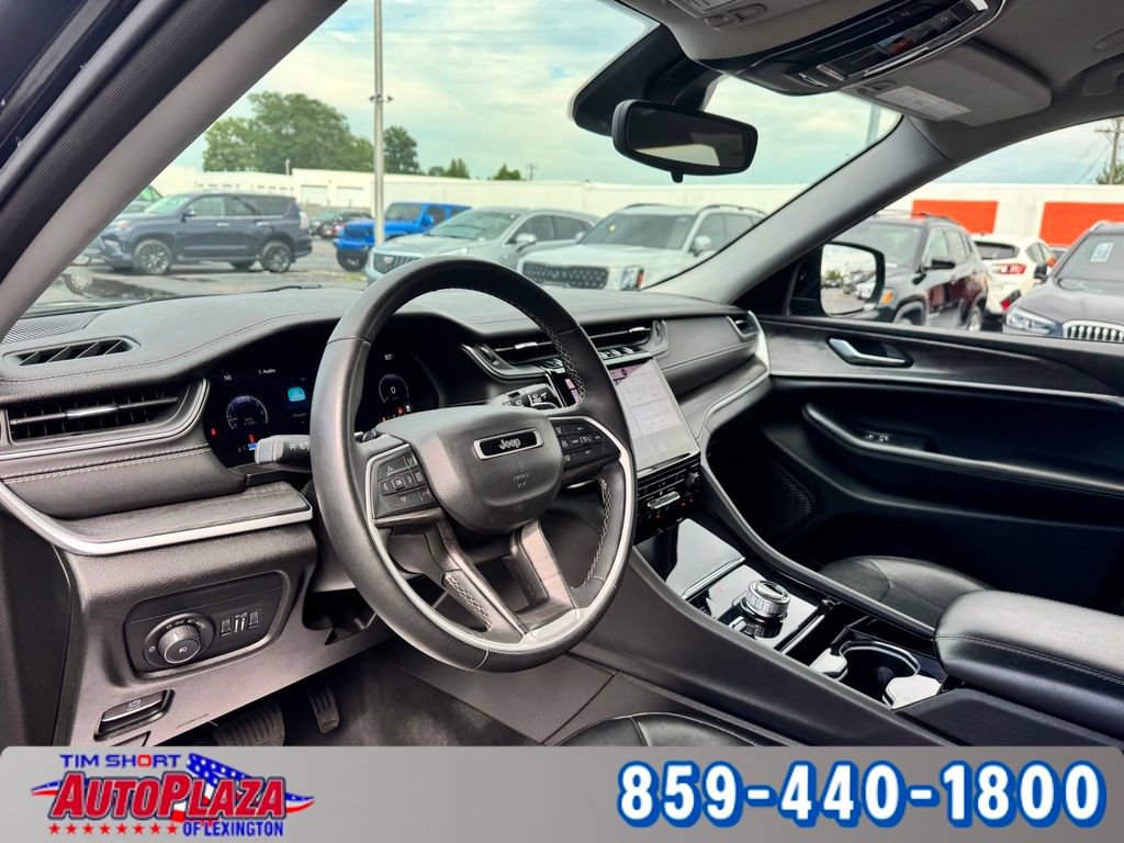 Used 2023 Jeep Grand Cherokee Limited AWD/4WD image 3