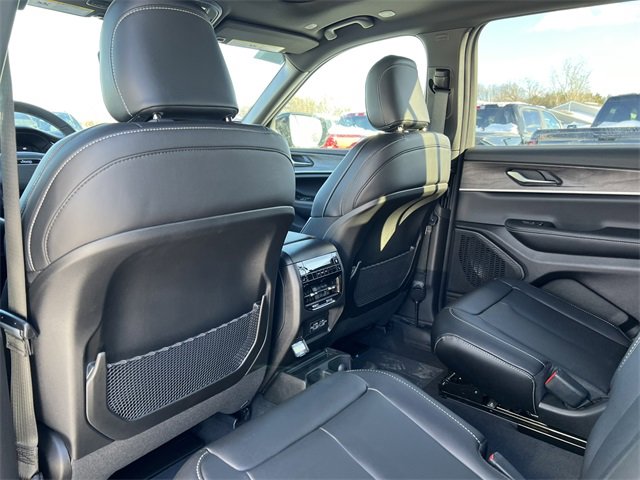 New 2025 Jeep Grand Cherokee L Limited w/ Trailer Tow Package image 31